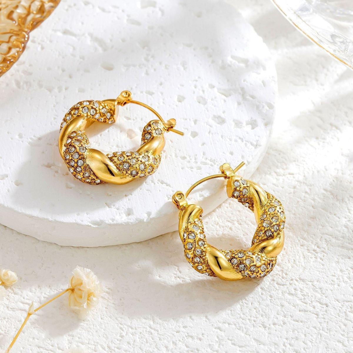 Alix – U-Twist Earrings in Gold