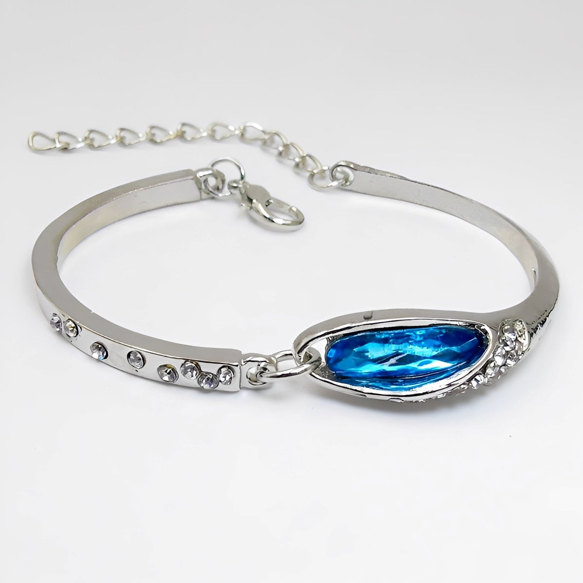 Miku – Elegant bracelet adorned with sapphires