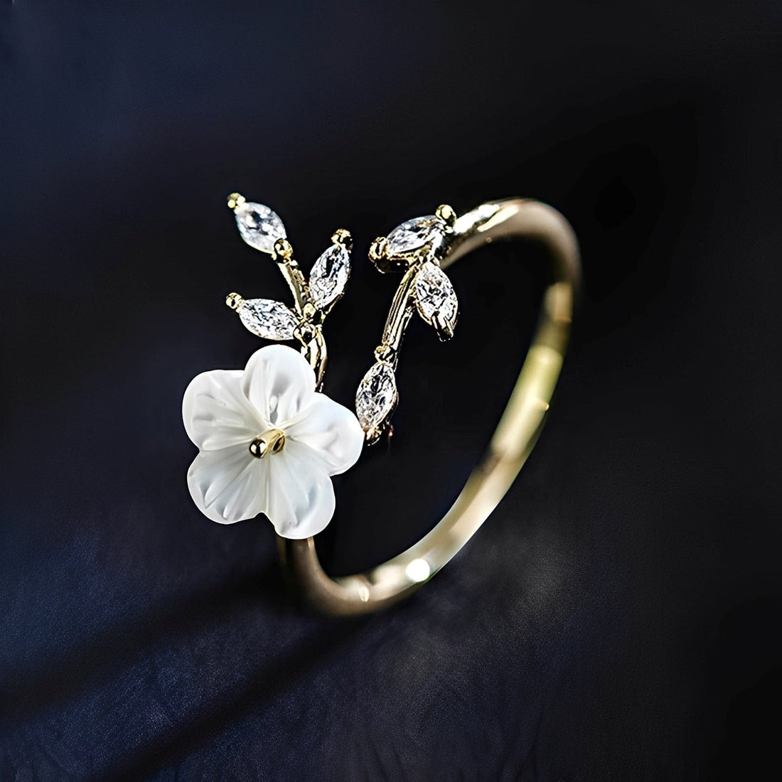 Mayla – Ring floral with white flowers