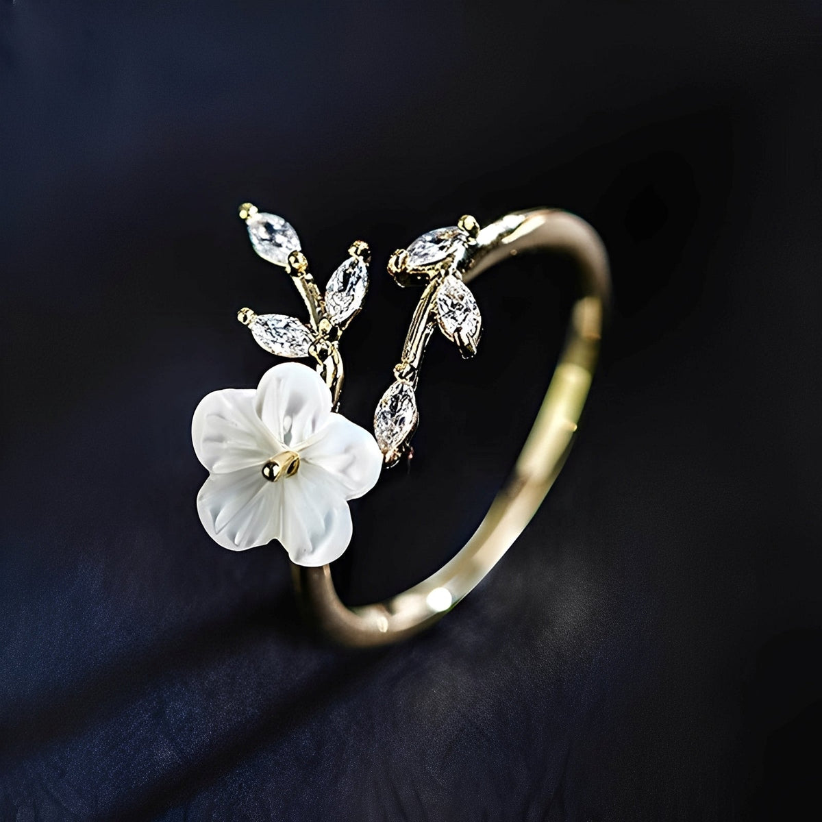 Mayla – Ring floral with white flowers