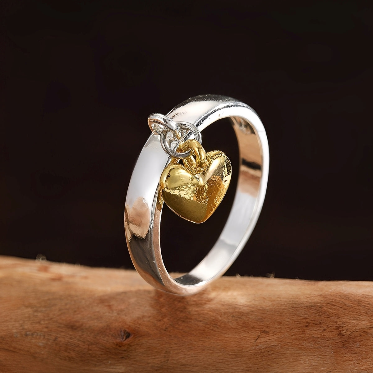 Maelie – Silver ring with moving heart retro style