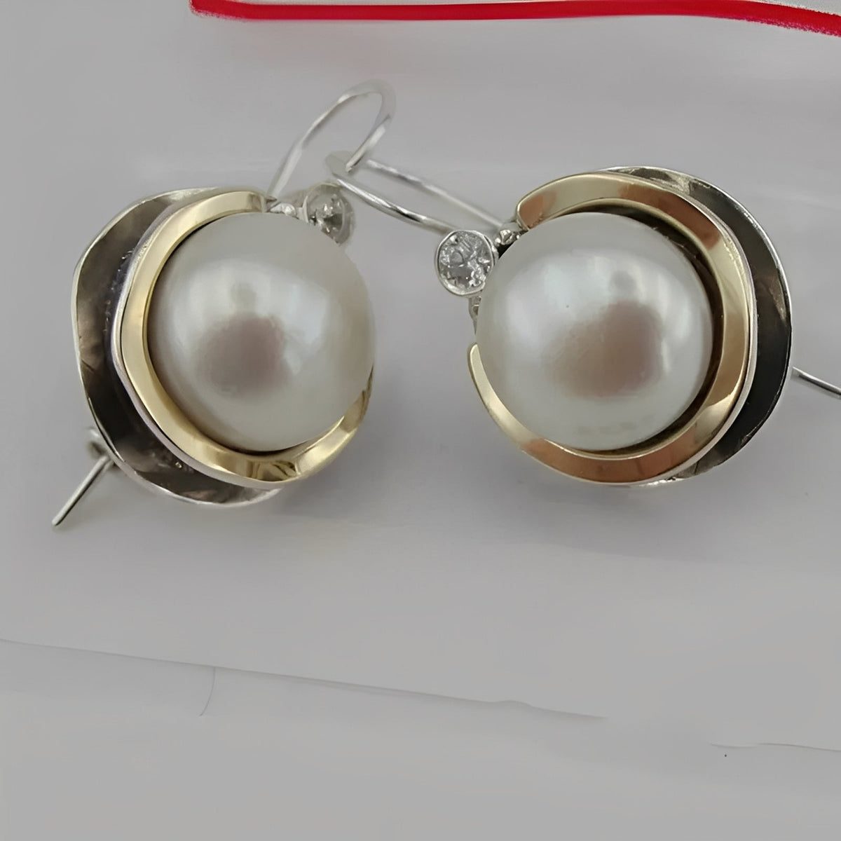Helena – Vintage earrings with rounded pearls