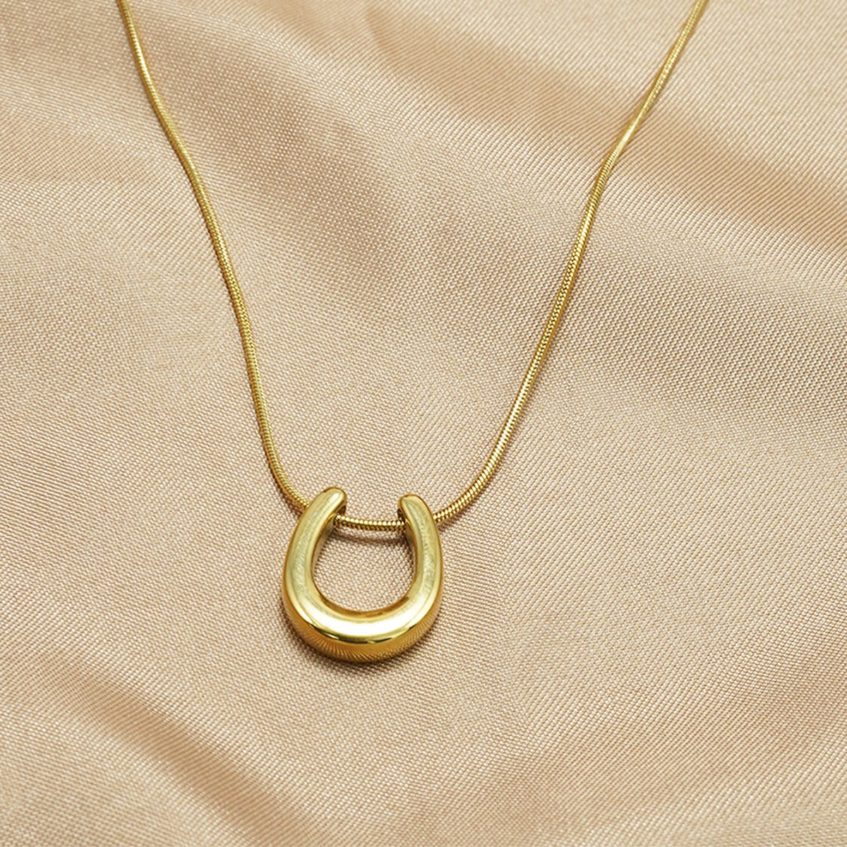 Caitlin – Horseshoe Necklace Gold Plated as a Lucky Charm