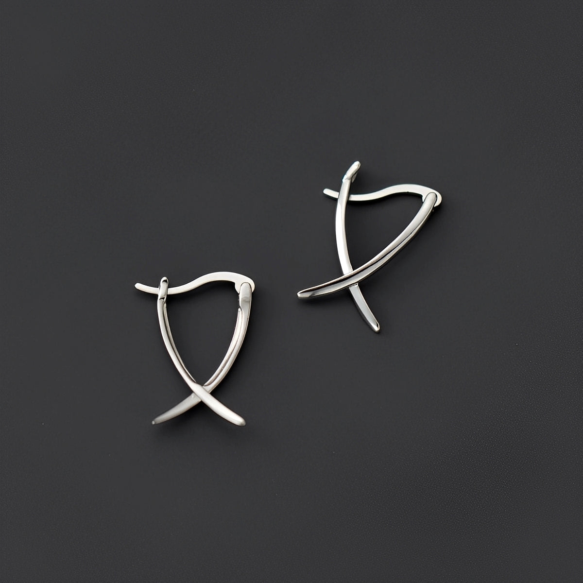 Vanny – Elegant Gold Cross Earrings