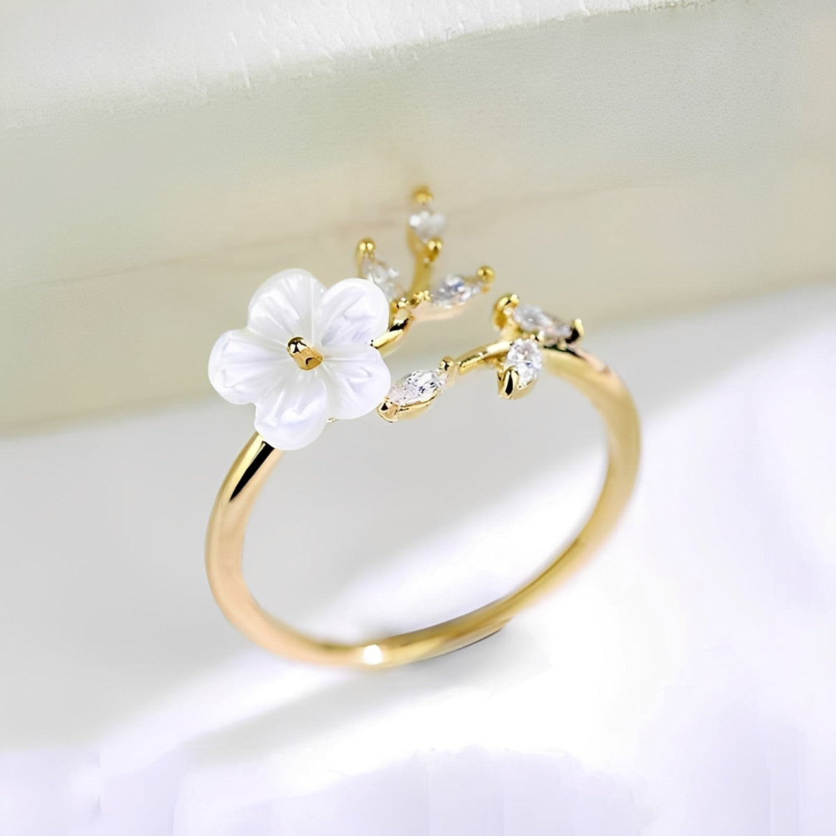 Mayla – Ring floral with white flowers