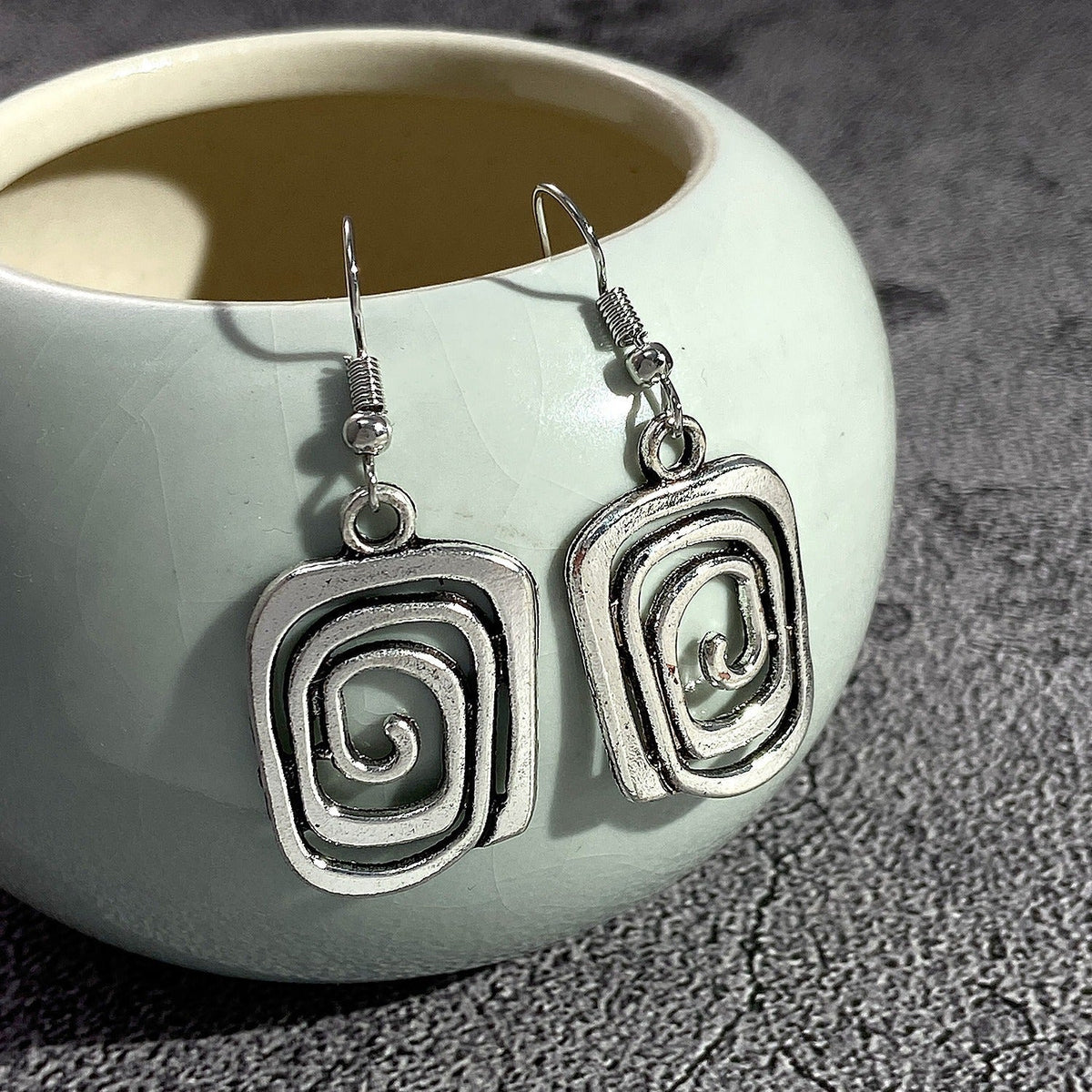 Eva – Retro Spiral Earrings in Silver