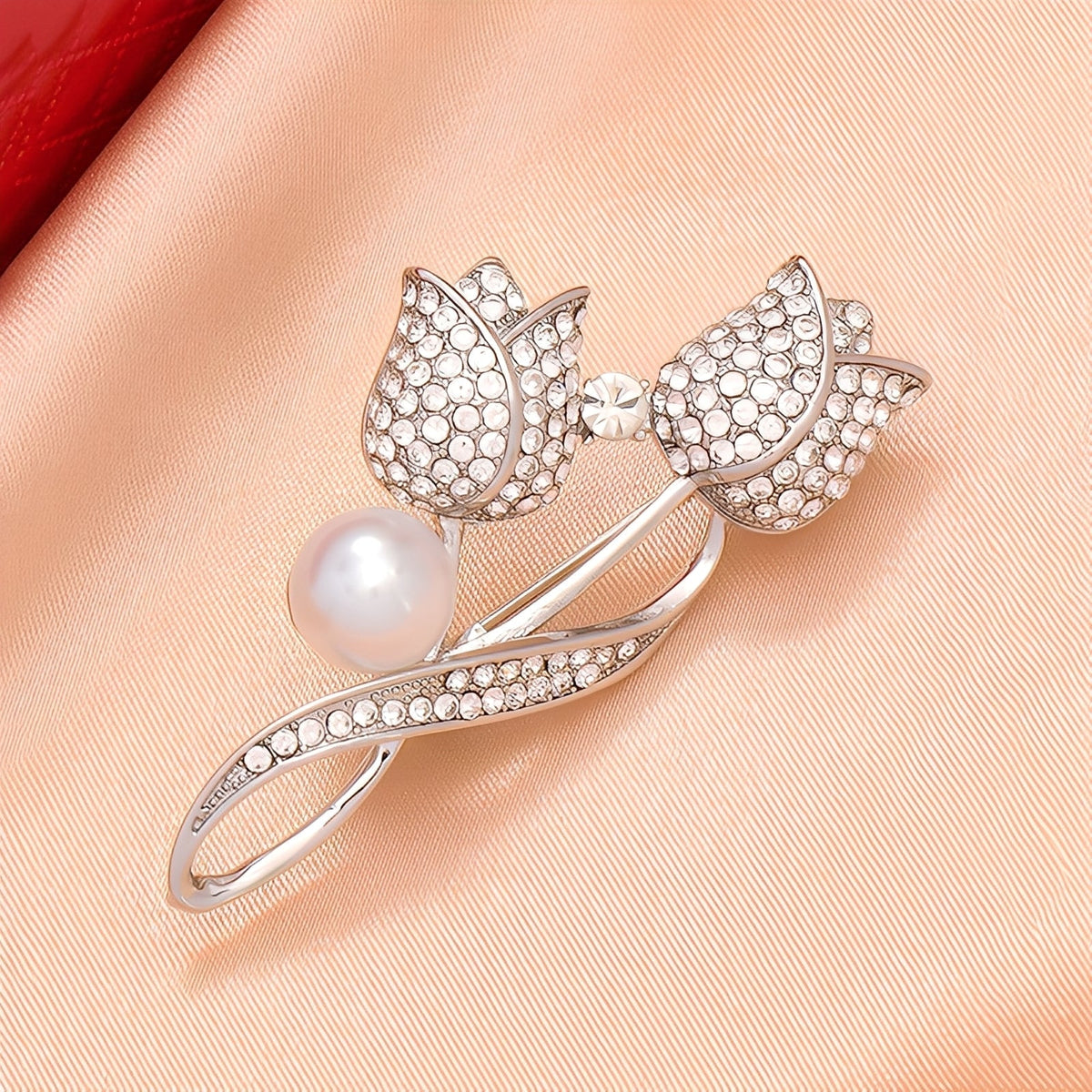 Jackie – Brooch of golden tulip with zirconia and pearl, gold
