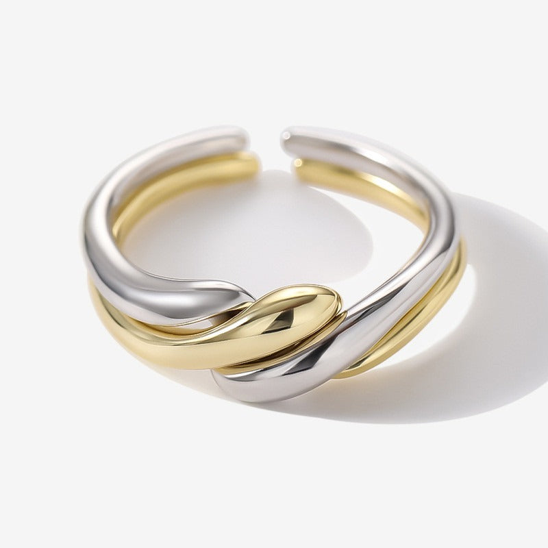 Elaine – Silver ring with irregular wave design