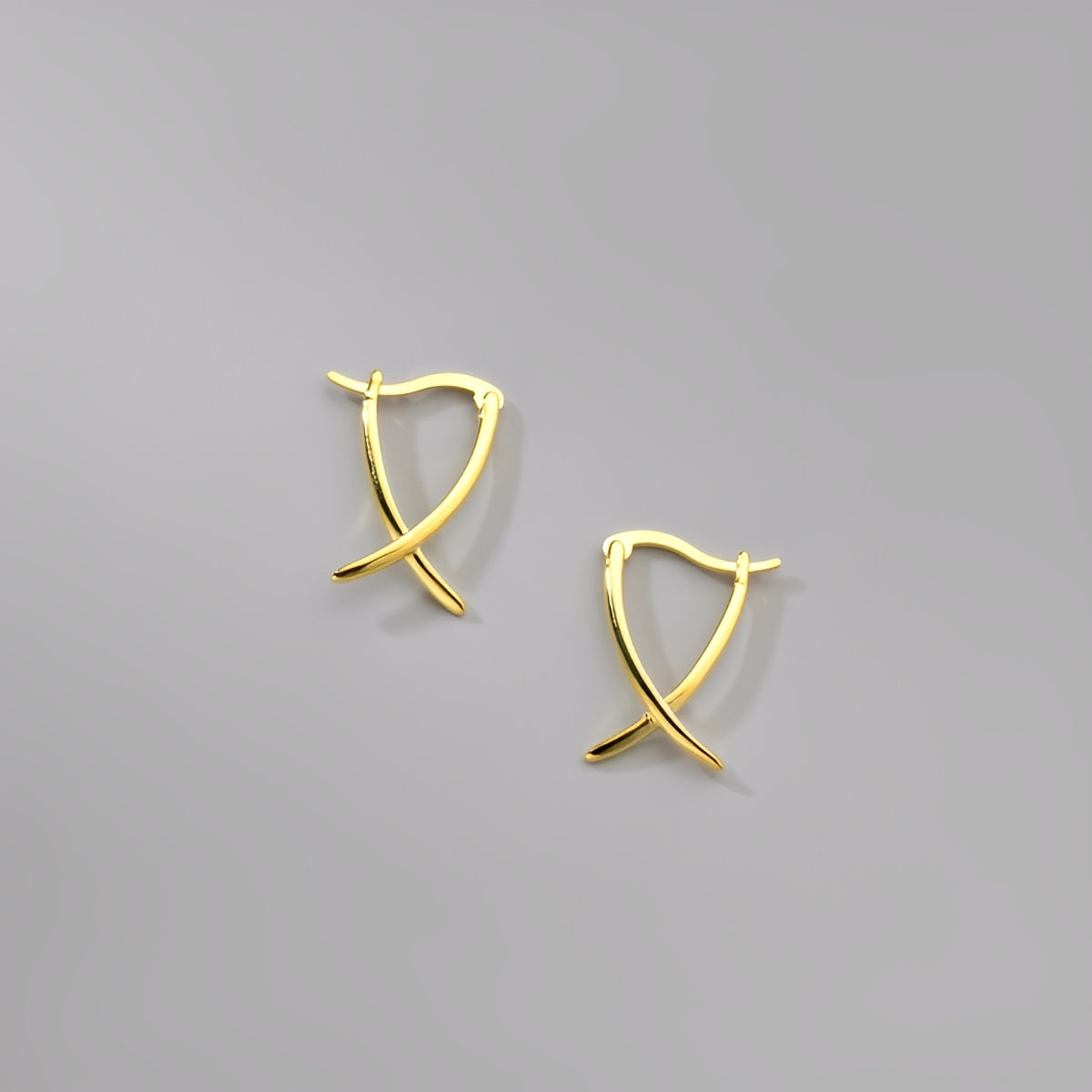 Vanny – Elegant Gold Cross Earrings