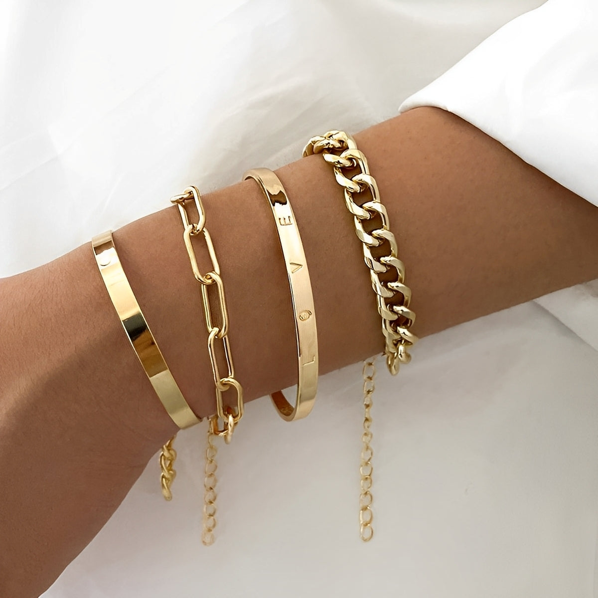 Elari – Set of 4 Elegant Bracelets for Wrist