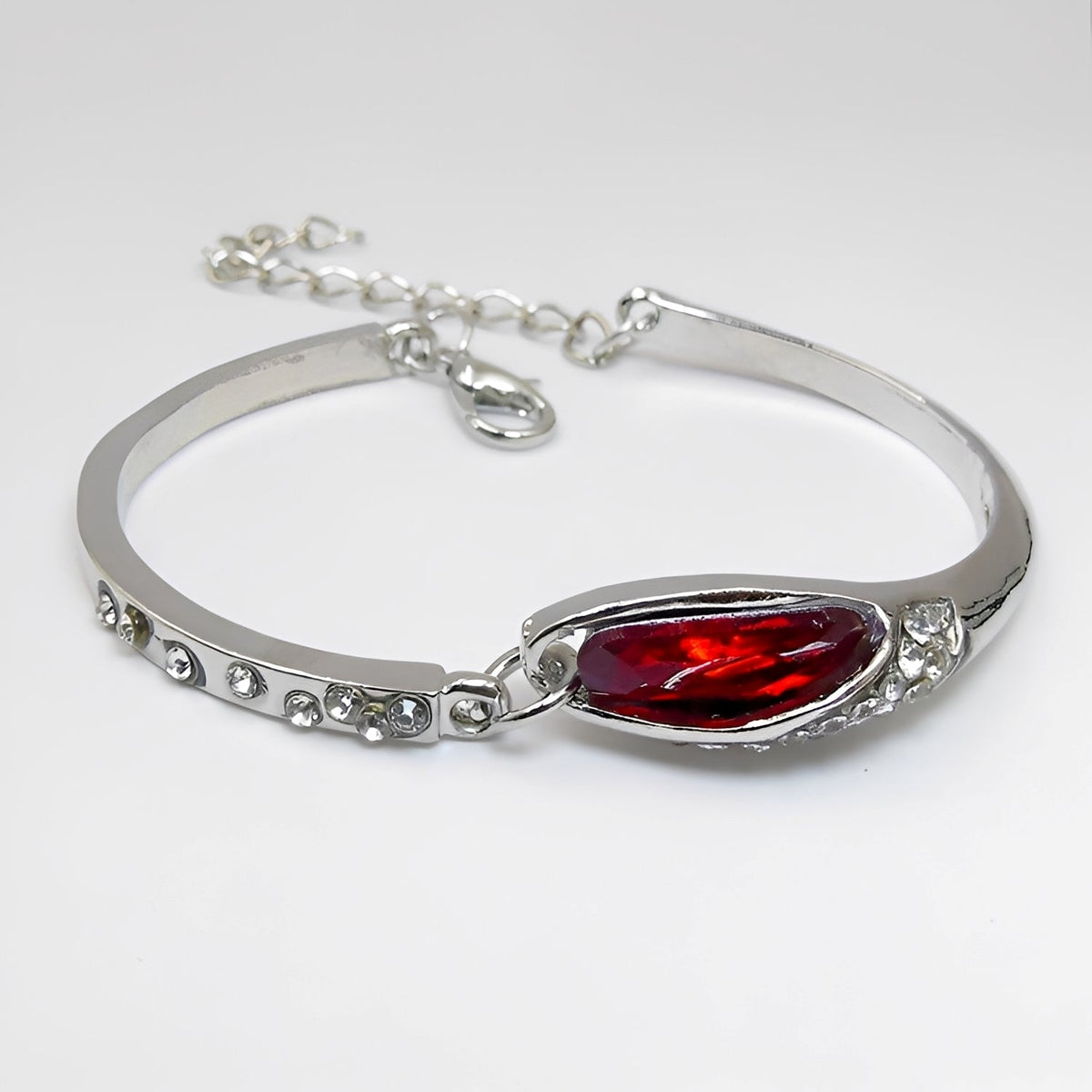 Miku – Elegant bracelet adorned with sapphires