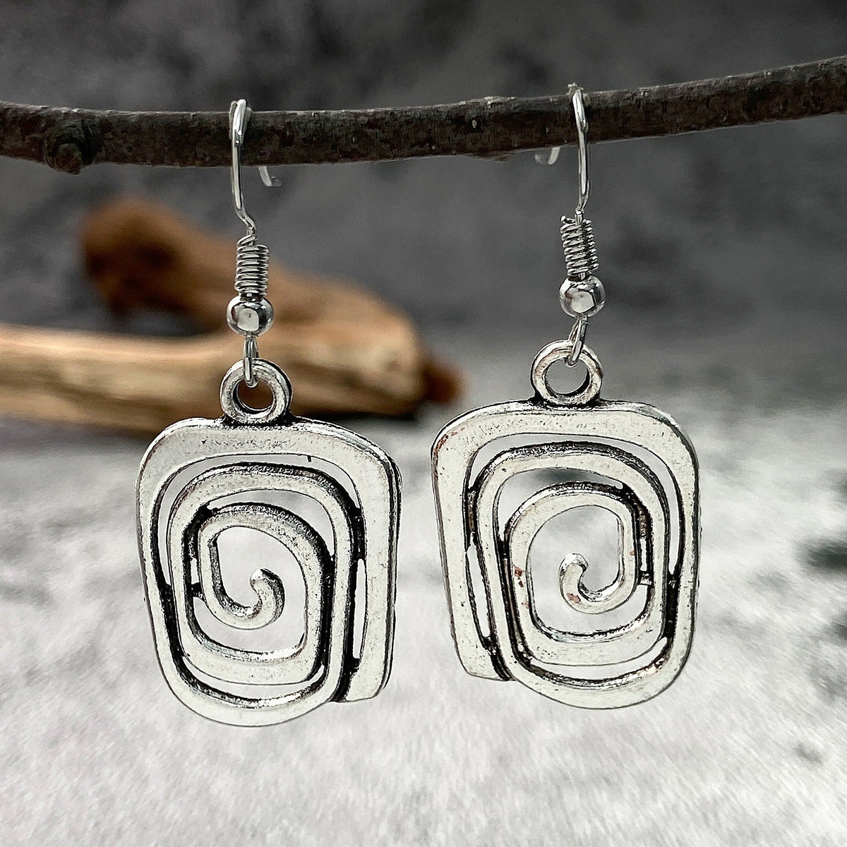 Eva – Retro Spiral Earrings in Silver