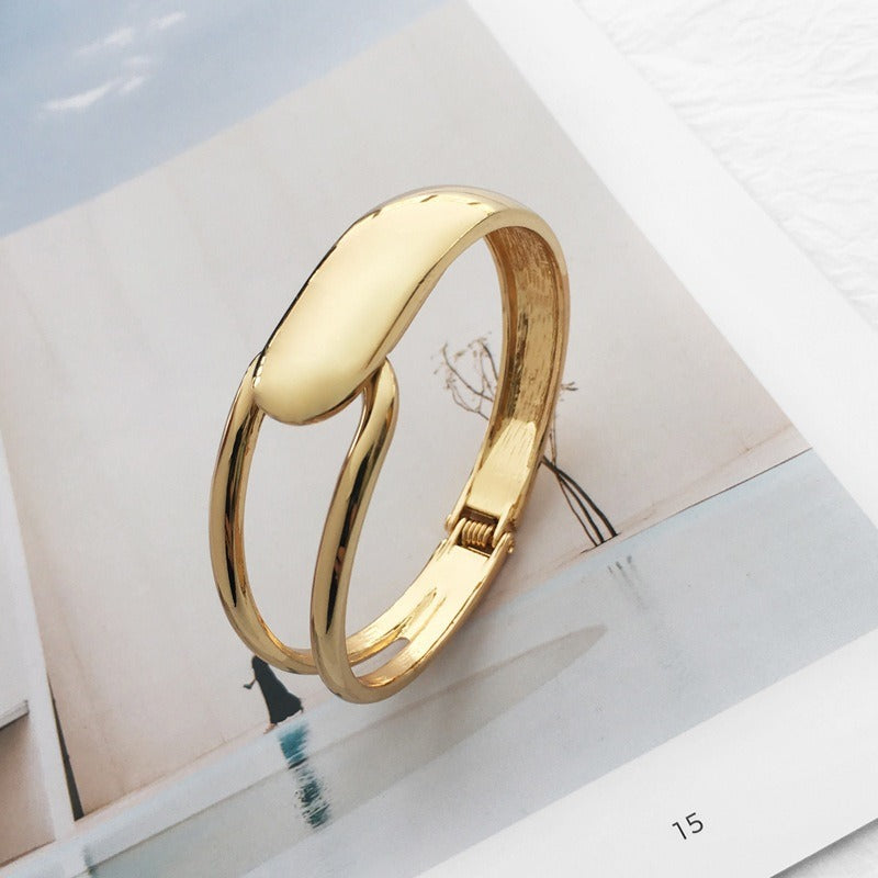 Alyssa – Elegant Gold Bracelet