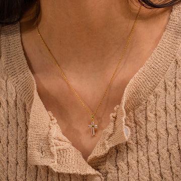 Mae – Necklace with cross pendant