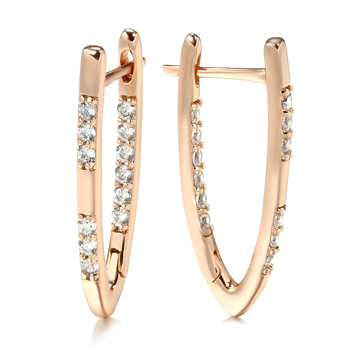 Cleah – Elegant earrings with shiny details