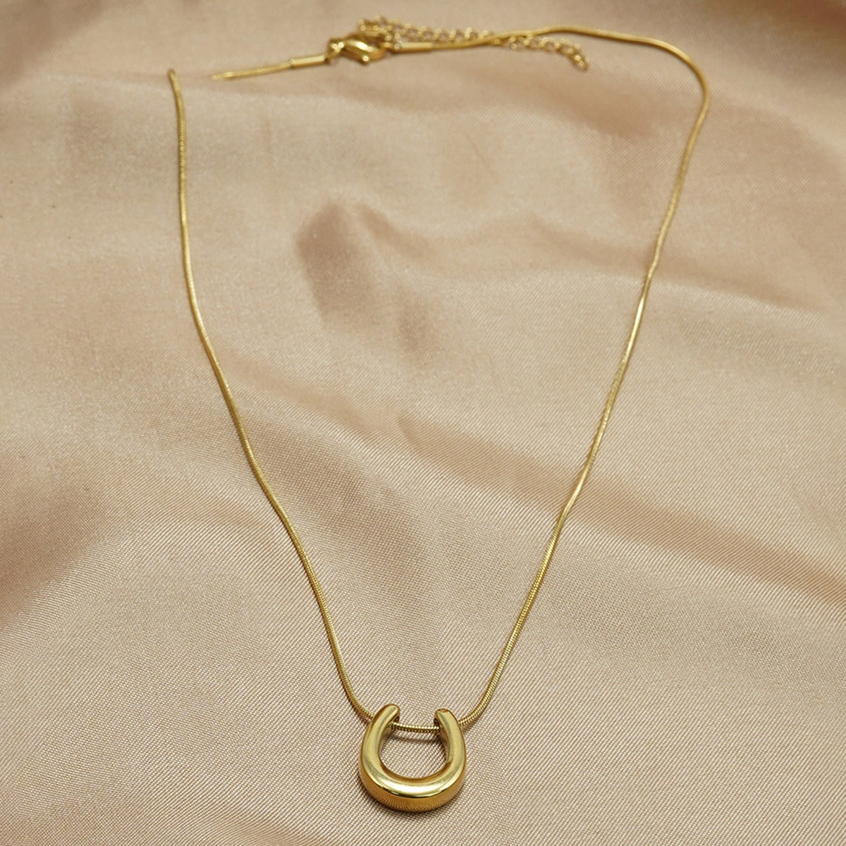 Caitlin – Horseshoe Necklace Gold Plated as a Lucky Charm