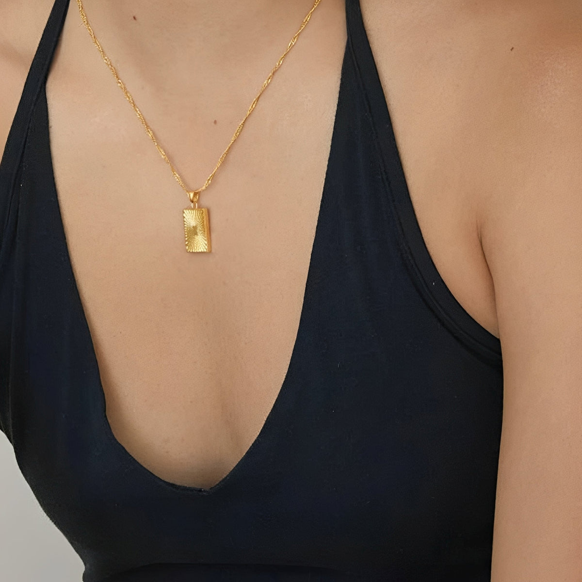 Aurelie – Sun Necklace with Medal