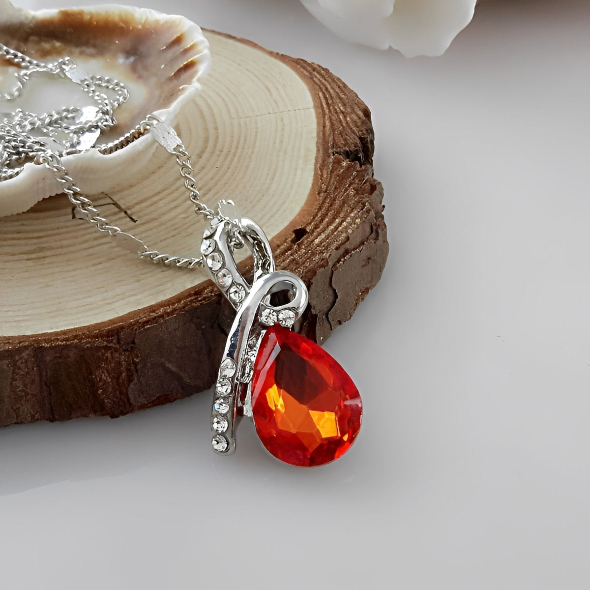 Pilar – Bright Crystal Necklace in White Gold