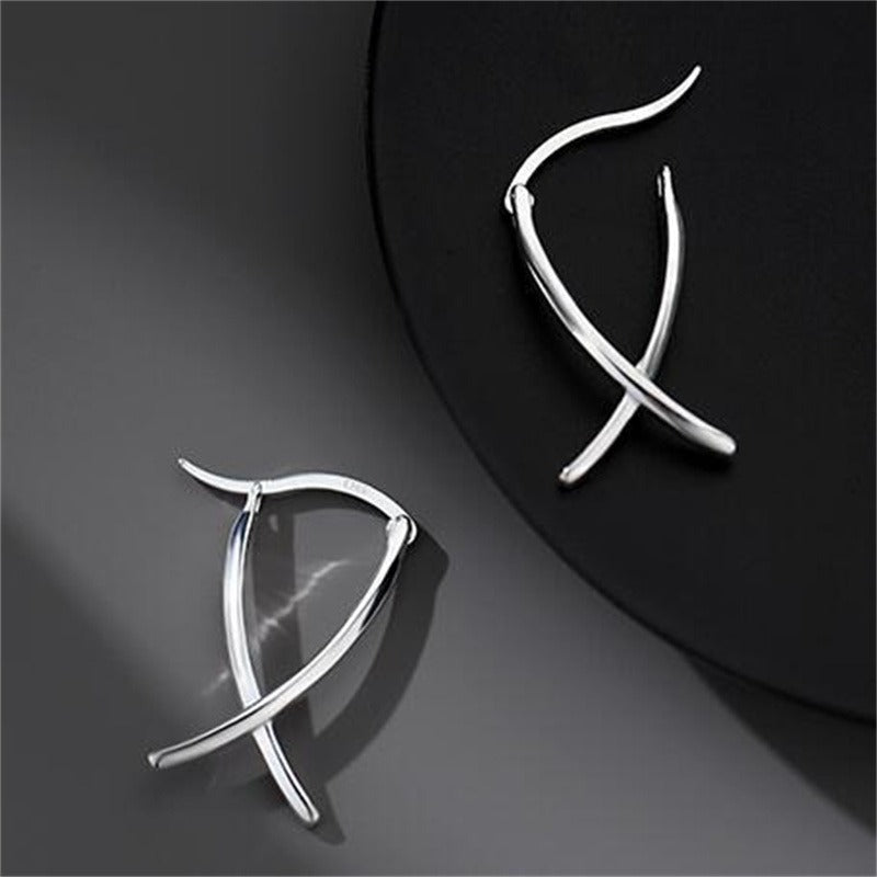 Emilie – Elegant earrings with crossed lines