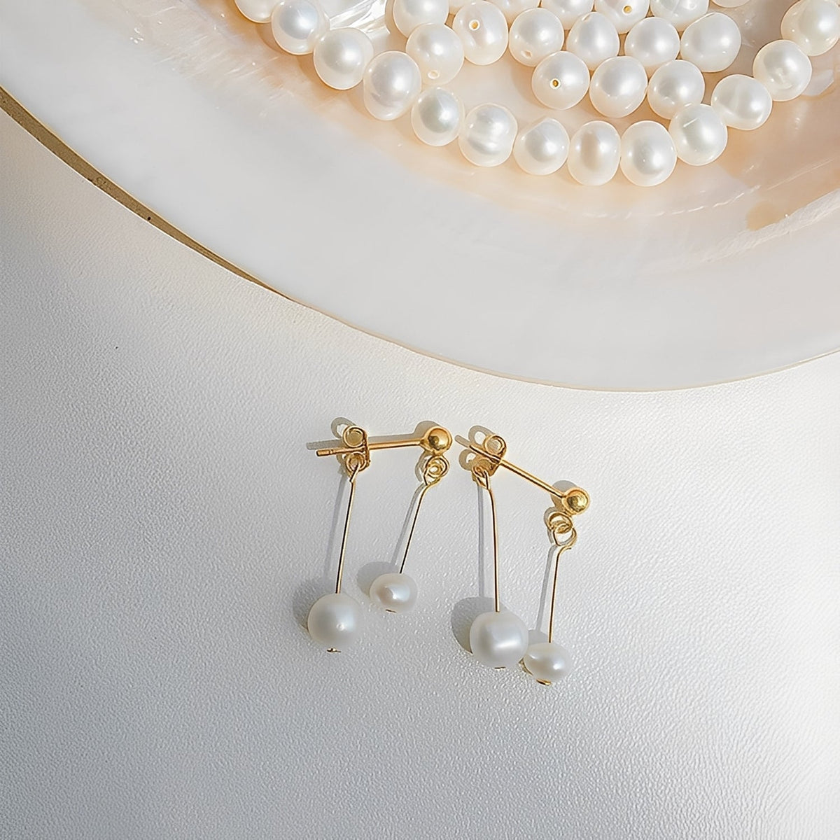 Alice – Hanging Pearl Romantic Earrings