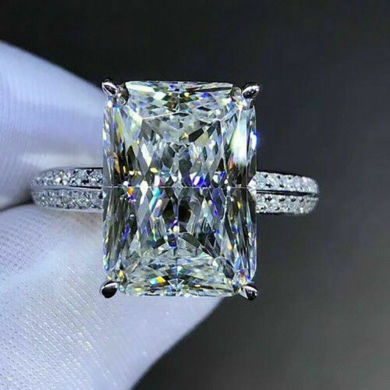 Jada – Large Eye-Catching Ring