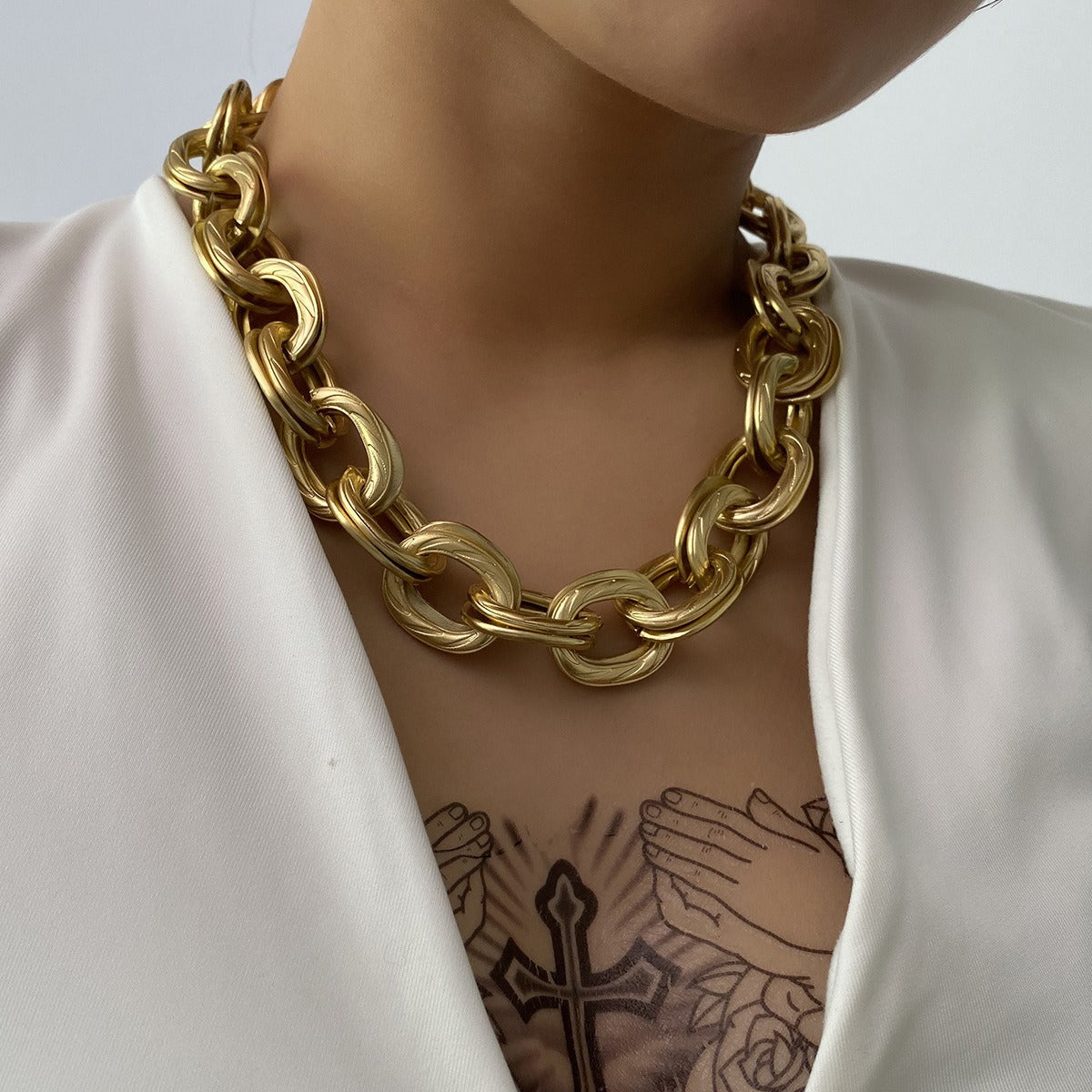 Alessia – Necklace with thick golden links