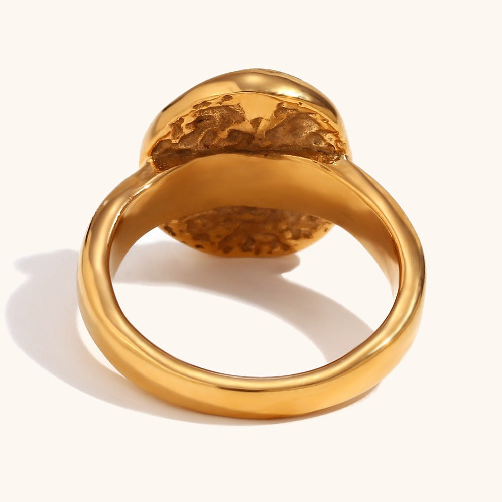 Solenya – Gold crystal ring with sun-moon motif