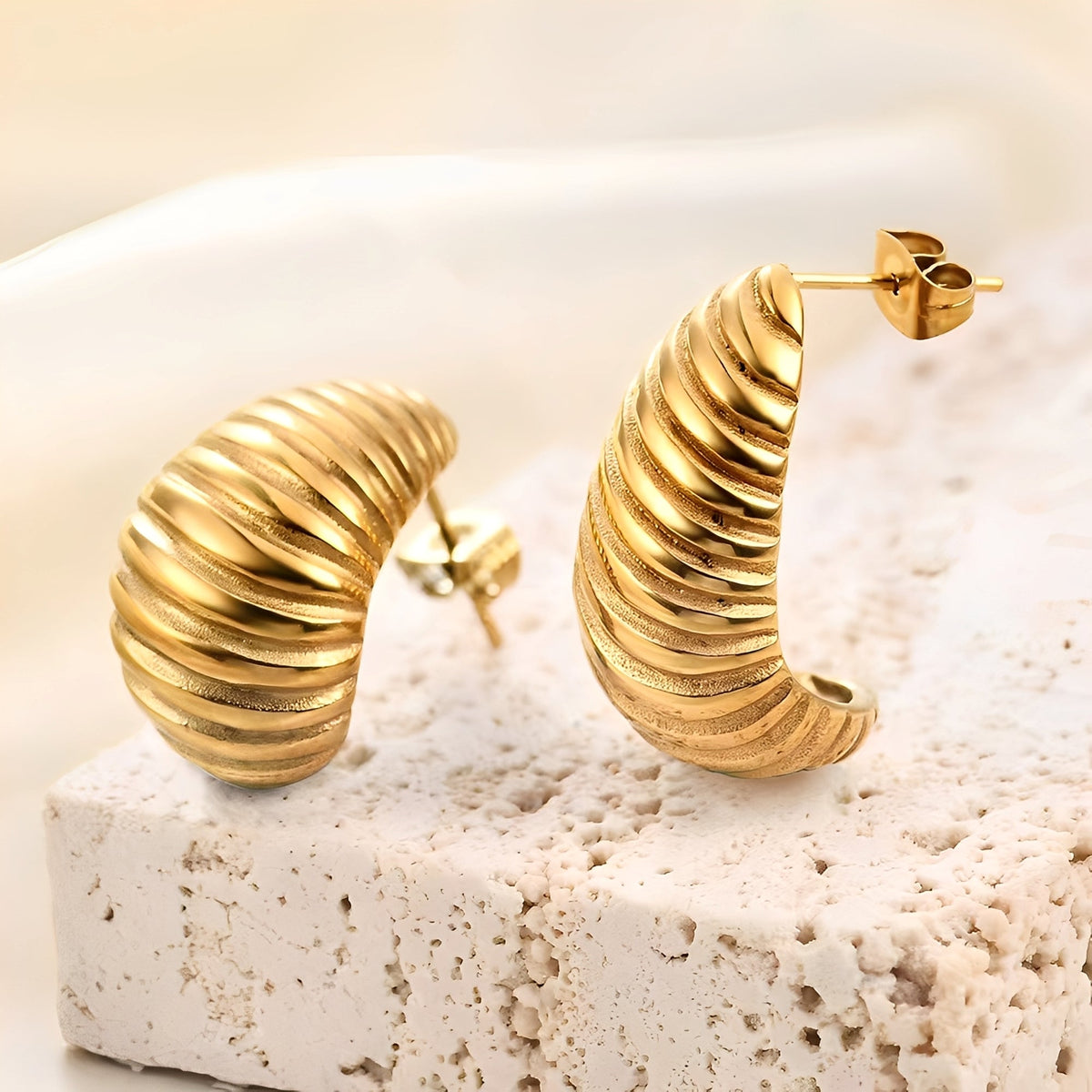 Alice – Elegant and Luminous Earrings