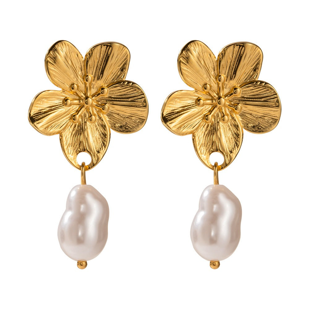 Ember – Earrings floral creation with golden pearls