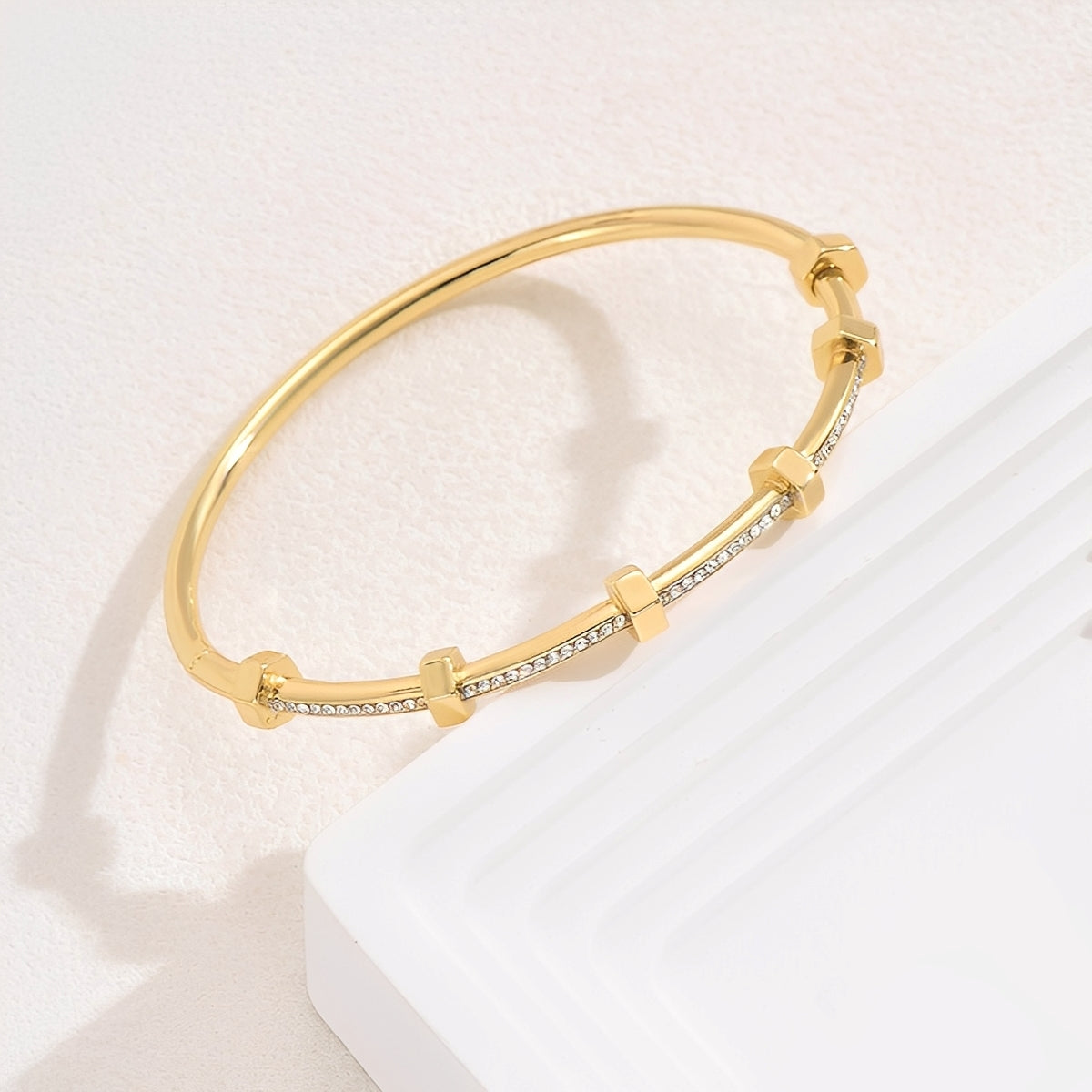 Amy – bright golden bracelet