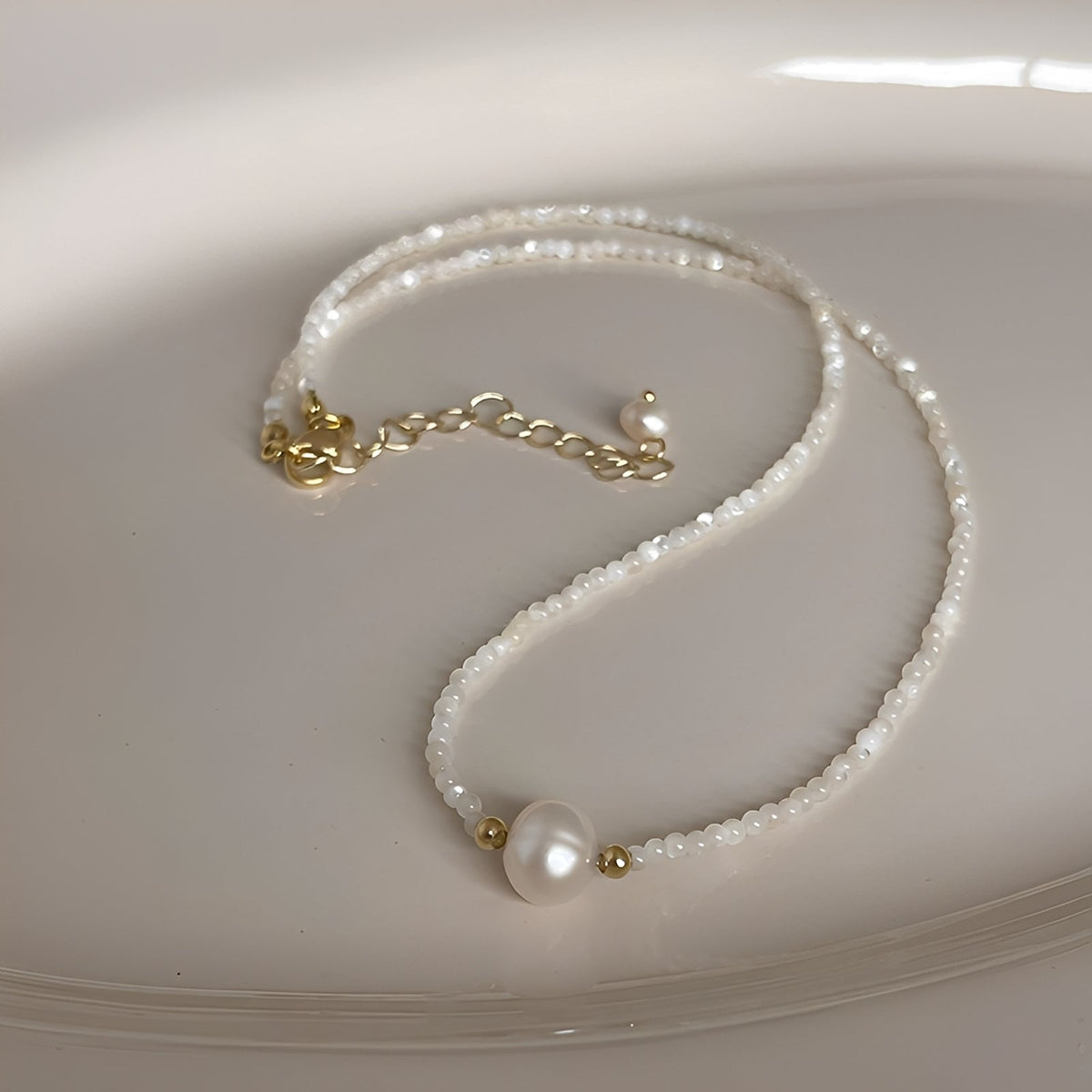 Claire – Elegant pearl necklace