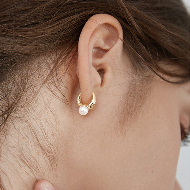 Maelle – Gold earrings with a single pearl
