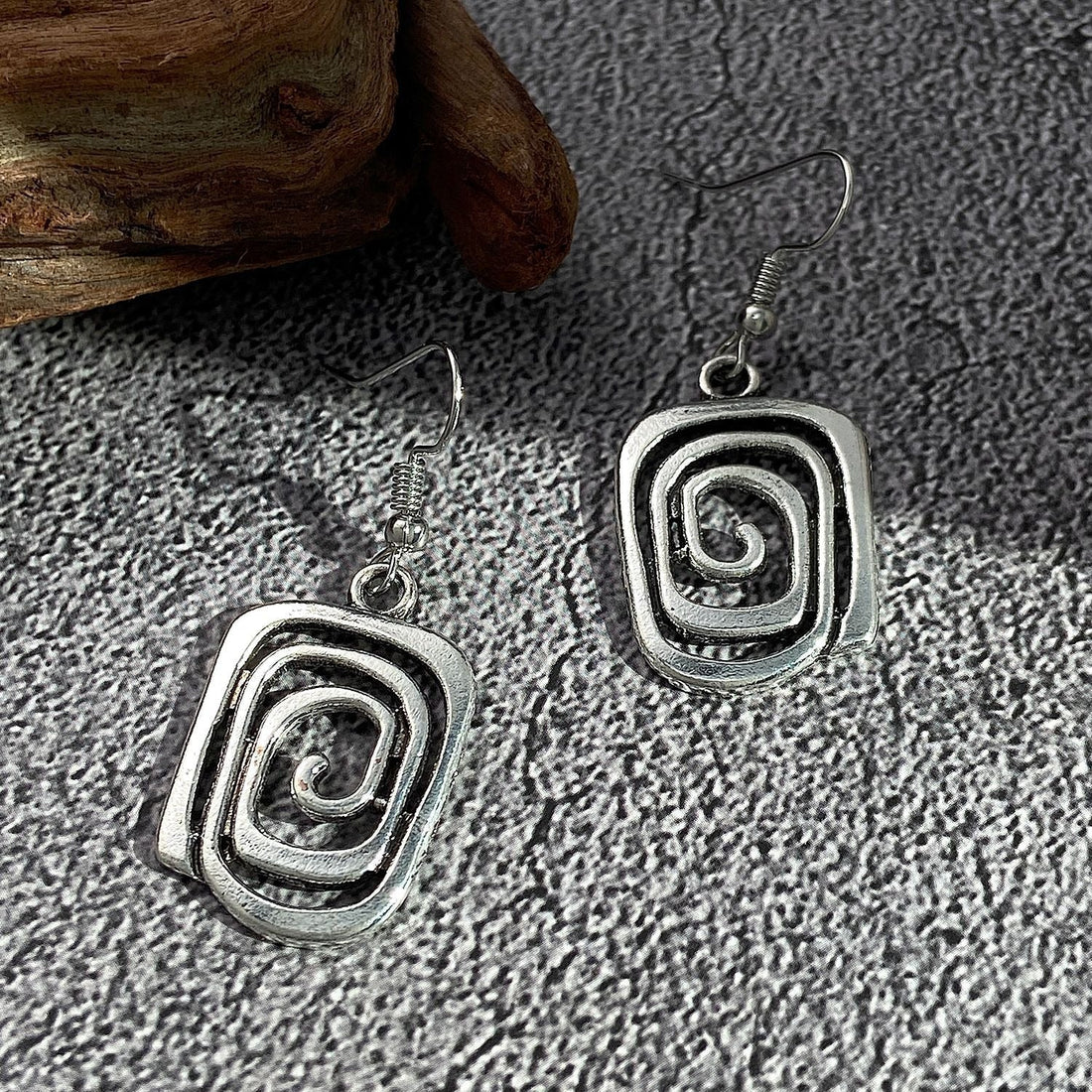 Eva – Retro Spiral Earrings in Silver