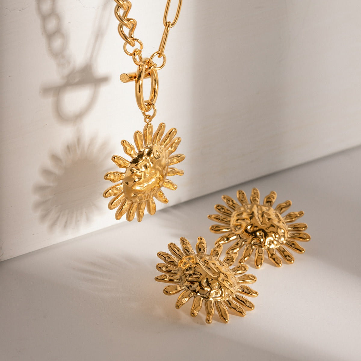 Milly – Statement Collar Golden Sunflower