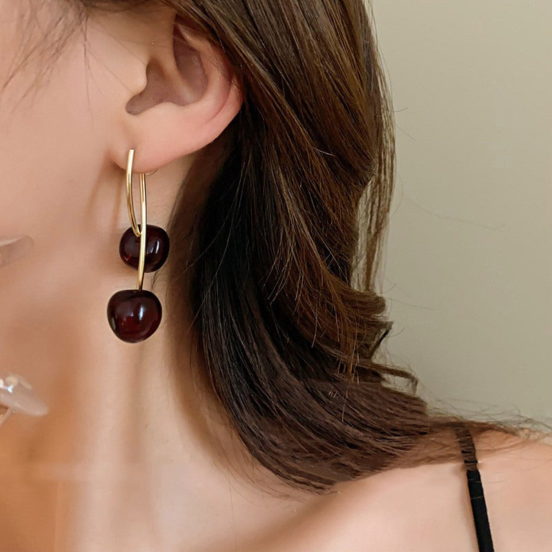Cheri – Golden hanging cherry earrings