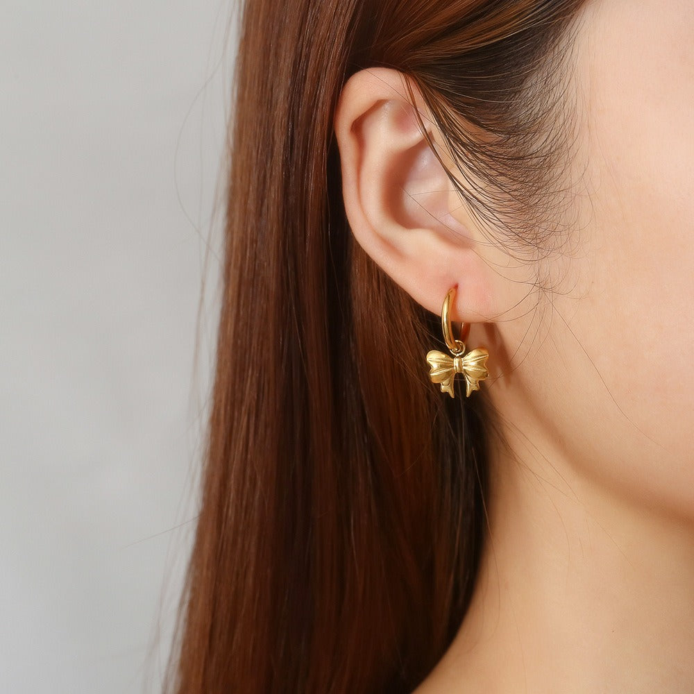 Carla – Earrings with elegant bow