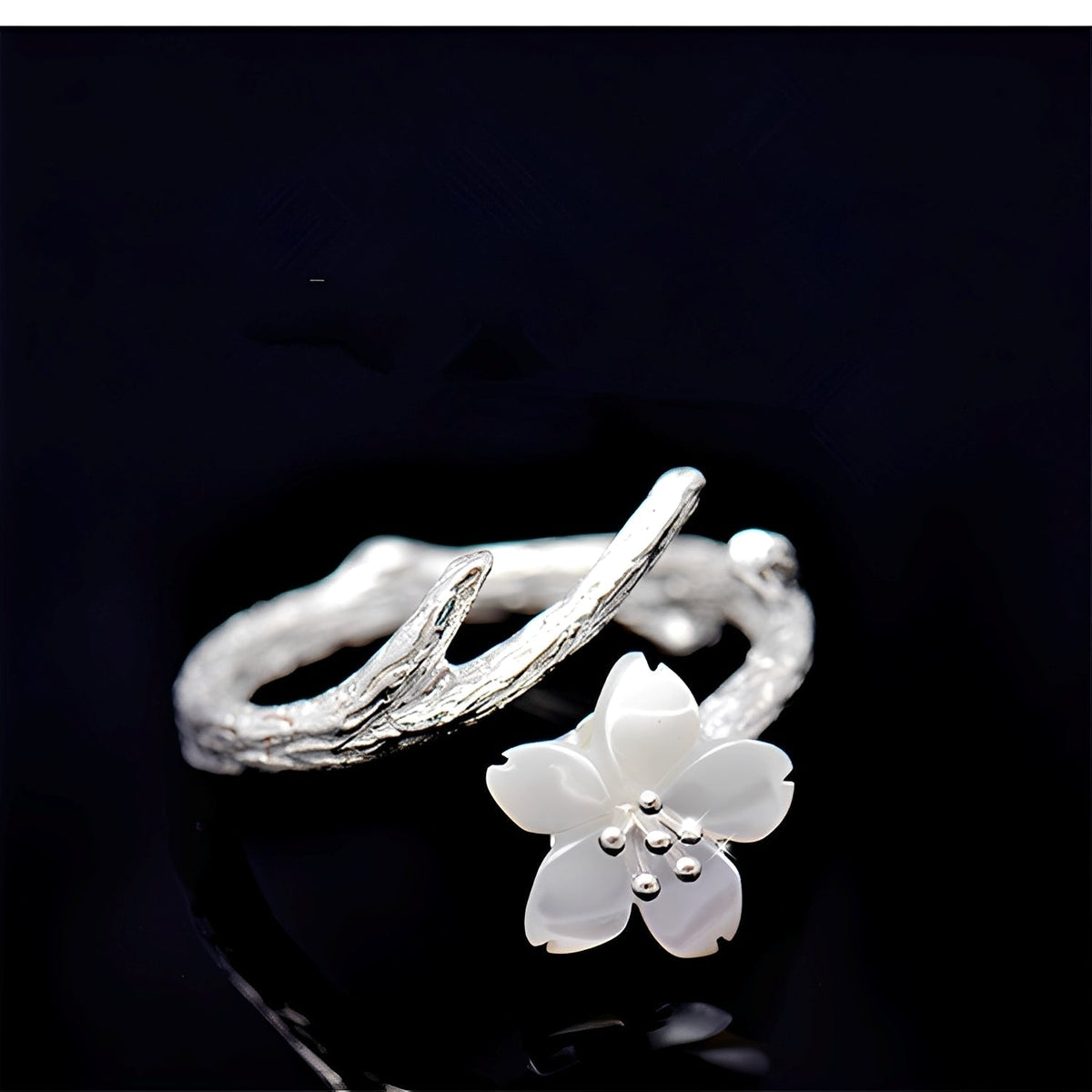 Lilou – Adjustable vintage ring with white flower