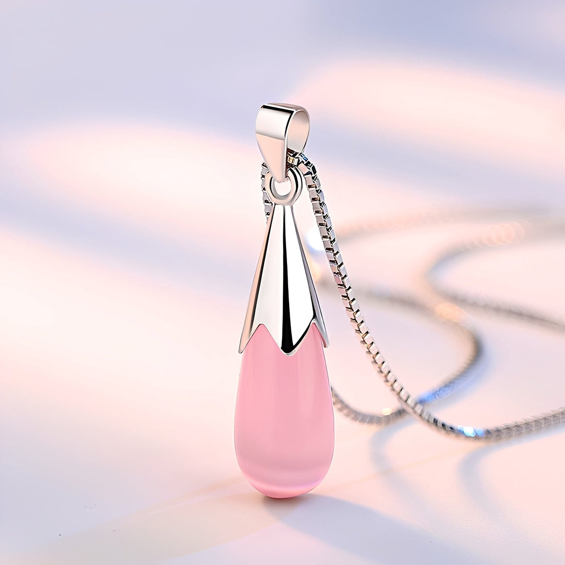 Adele – Elegant pendant of moonstone