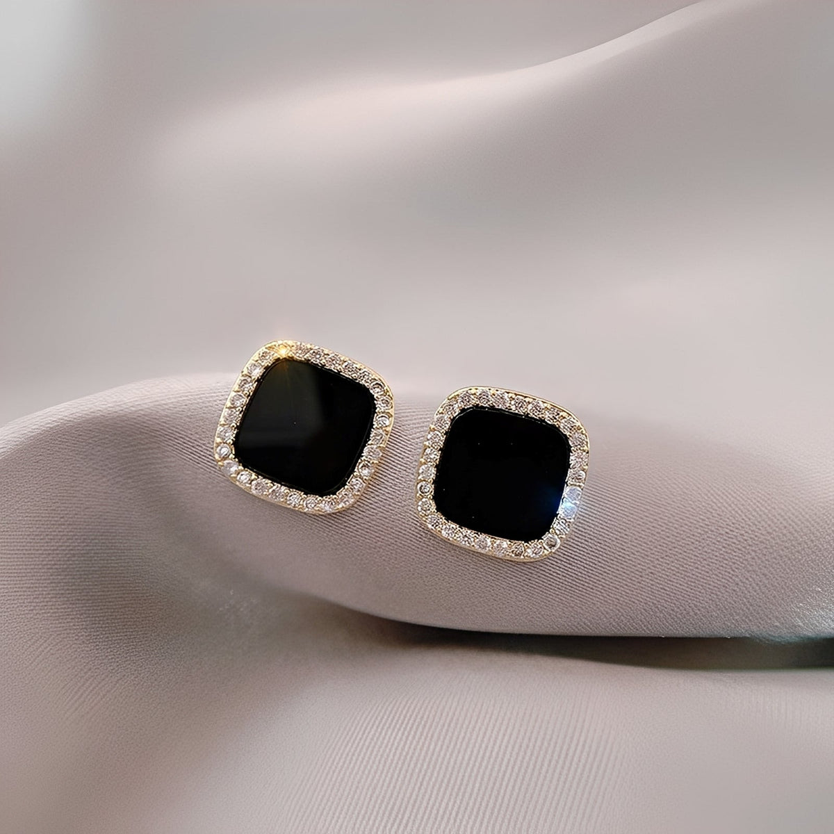 Catherine – Elegant Contrast Eternal Earrings
