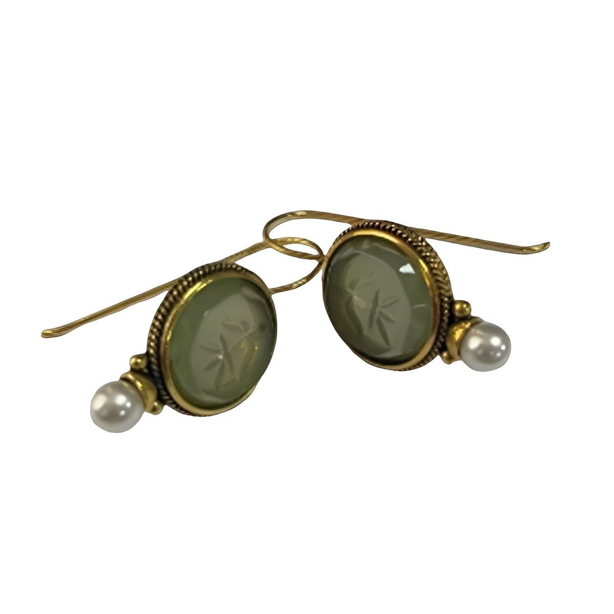 Nolwenn – Vintage pearl and emerald earrings
