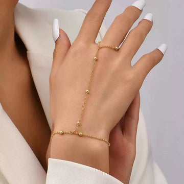 Lisa – Pearl Chain Bracelet and Gloves