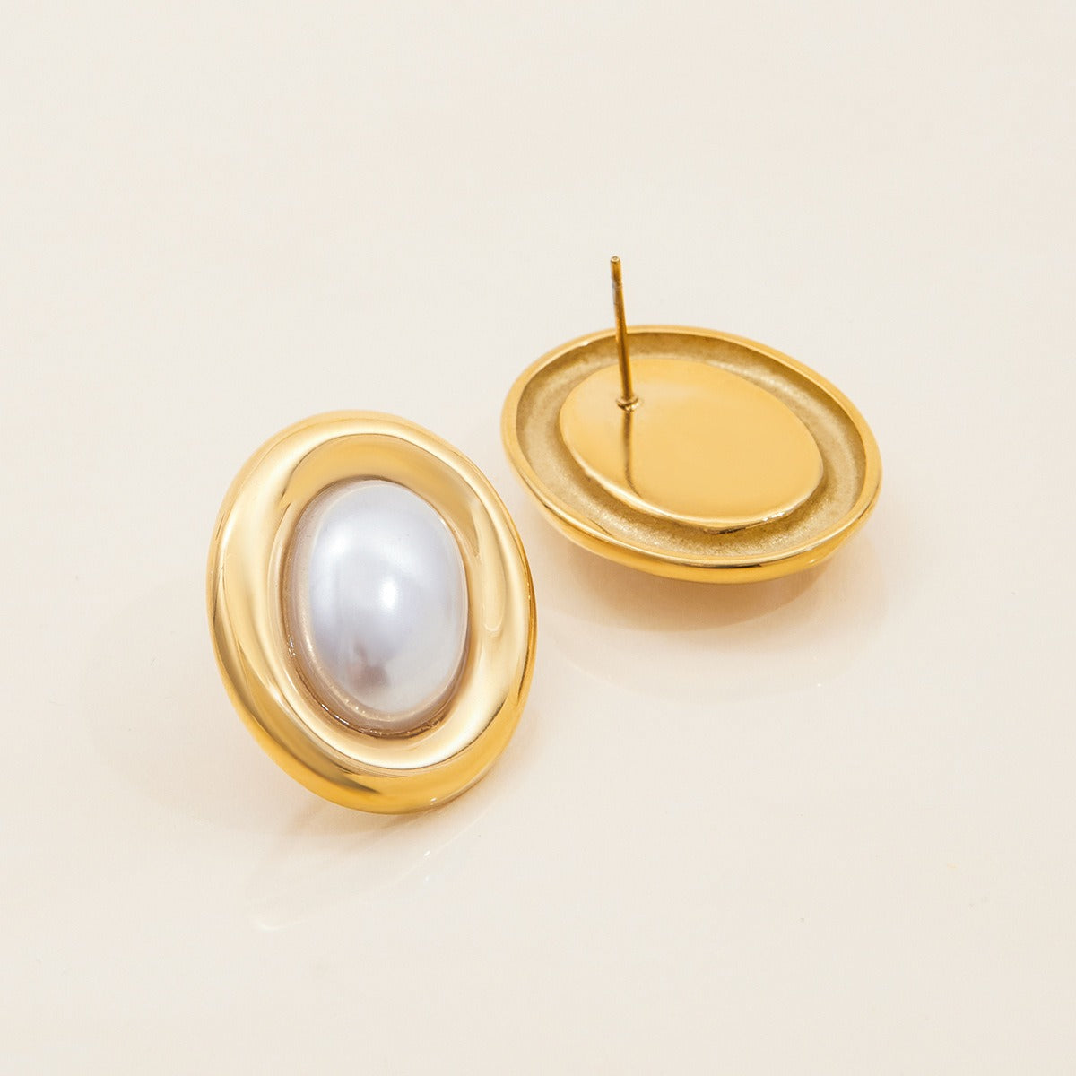 Colette – Vintage earrings with classic design
