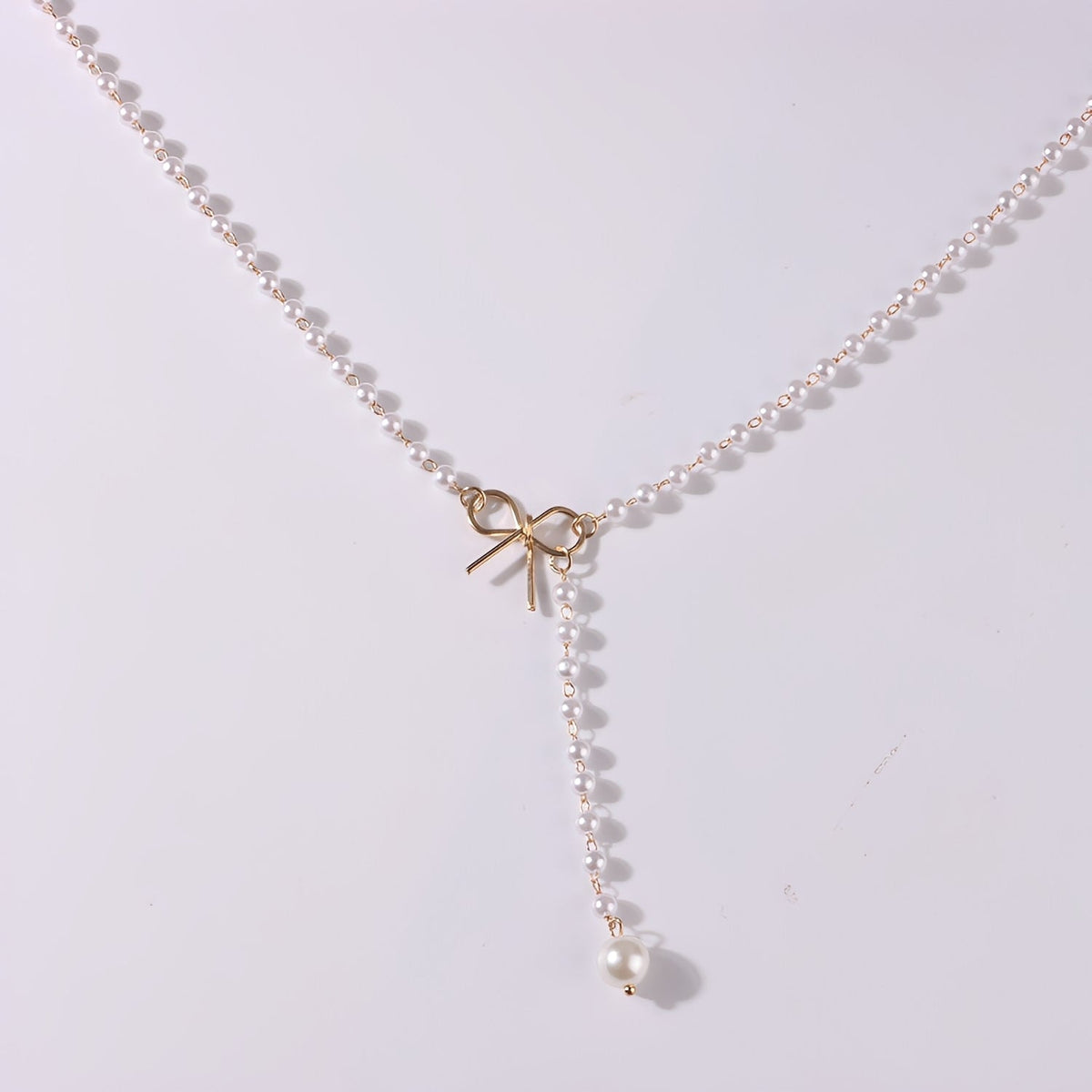 Antoneth – Necklace with bow pendant with pearl