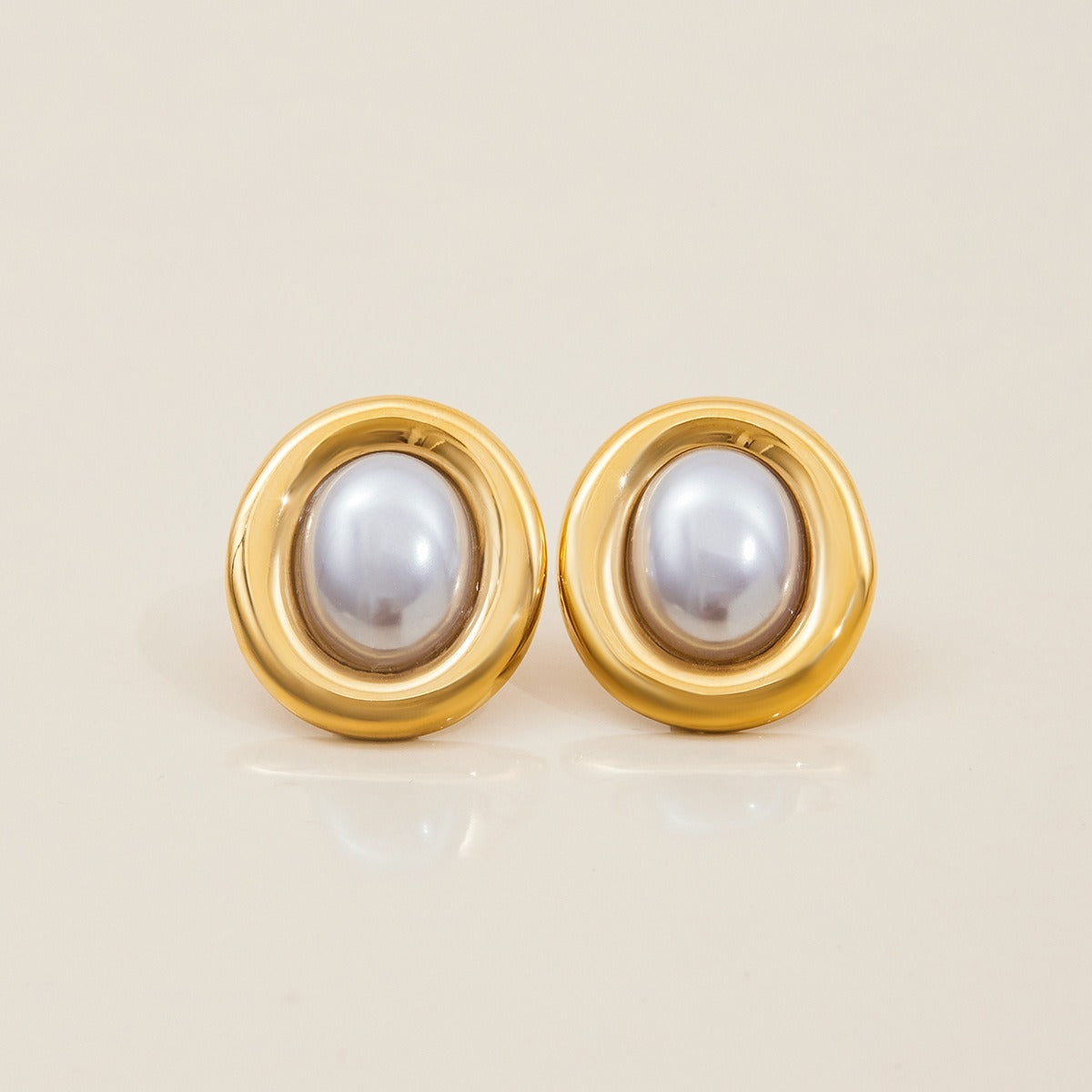 Colette – Vintage earrings with classic design