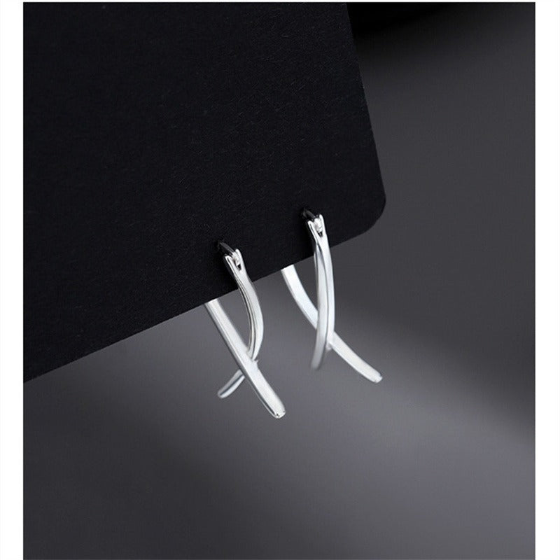 Emilie – Elegant earrings with crossed lines