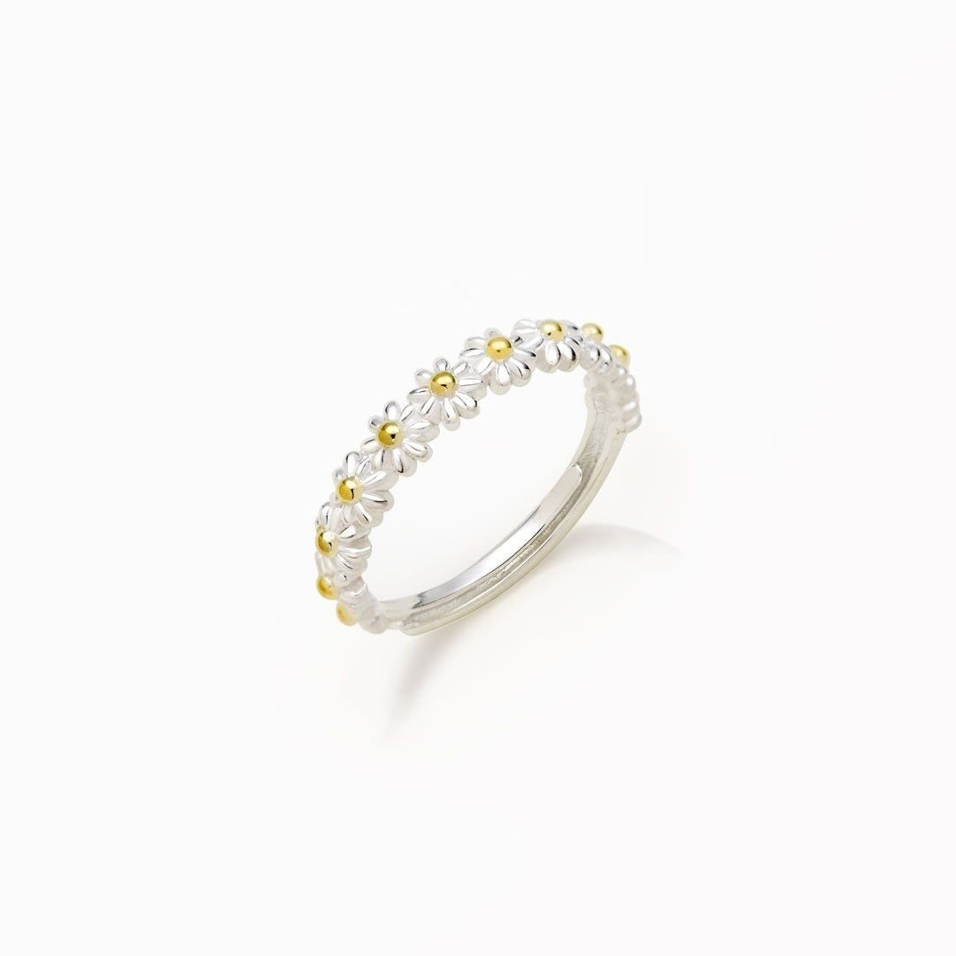Dahliana – Daisy Ring in Adjustable Silver and Hand-Painted Enamel