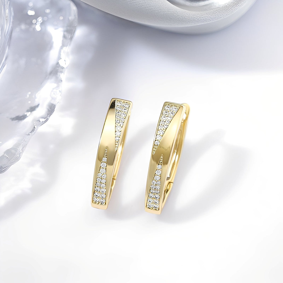 Sophie – Elegant earrings with shiny details