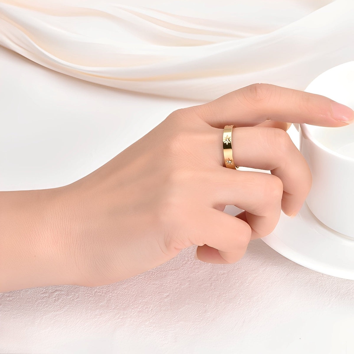 Nova – Gold ring with bright stars