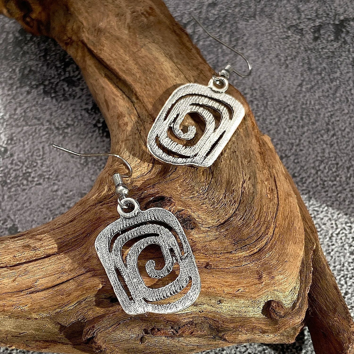 Eva – Retro Spiral Earrings in Silver
