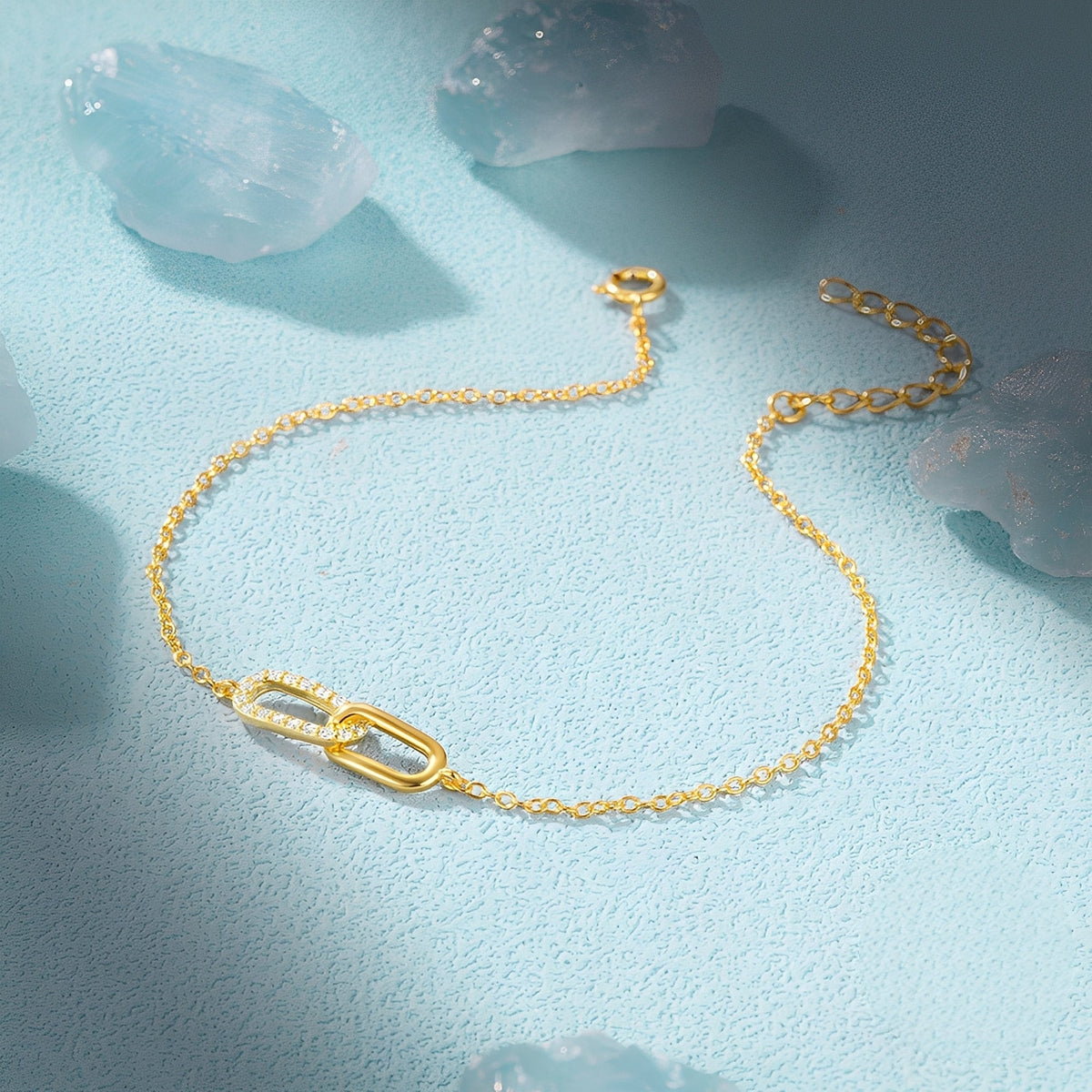Rina – Bracelet with shiny links